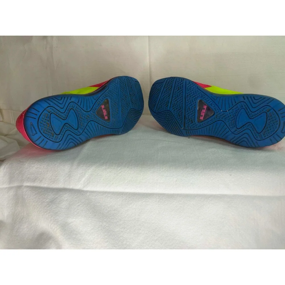 Nike LeBron 11 Low GS Laser Crimson Pink Volt Blue 644534-700 Youth Size 5Y